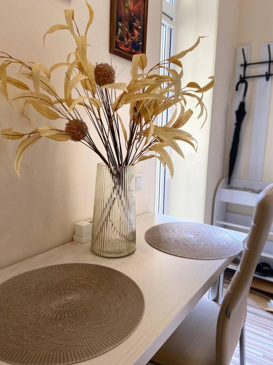 Bright Apartment In The Very Centre Lviv Eksteriør bilde